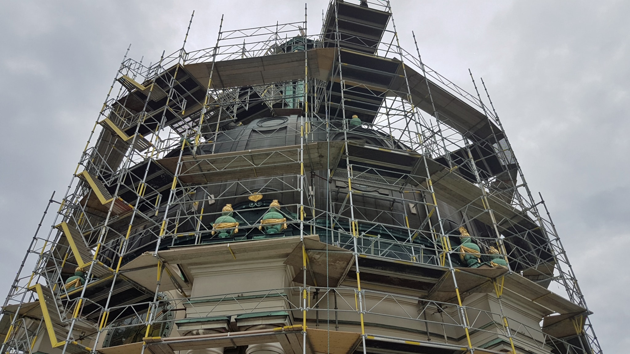 Två döda efter en olycka vid en byggarbetsplats i centrala Stockholm