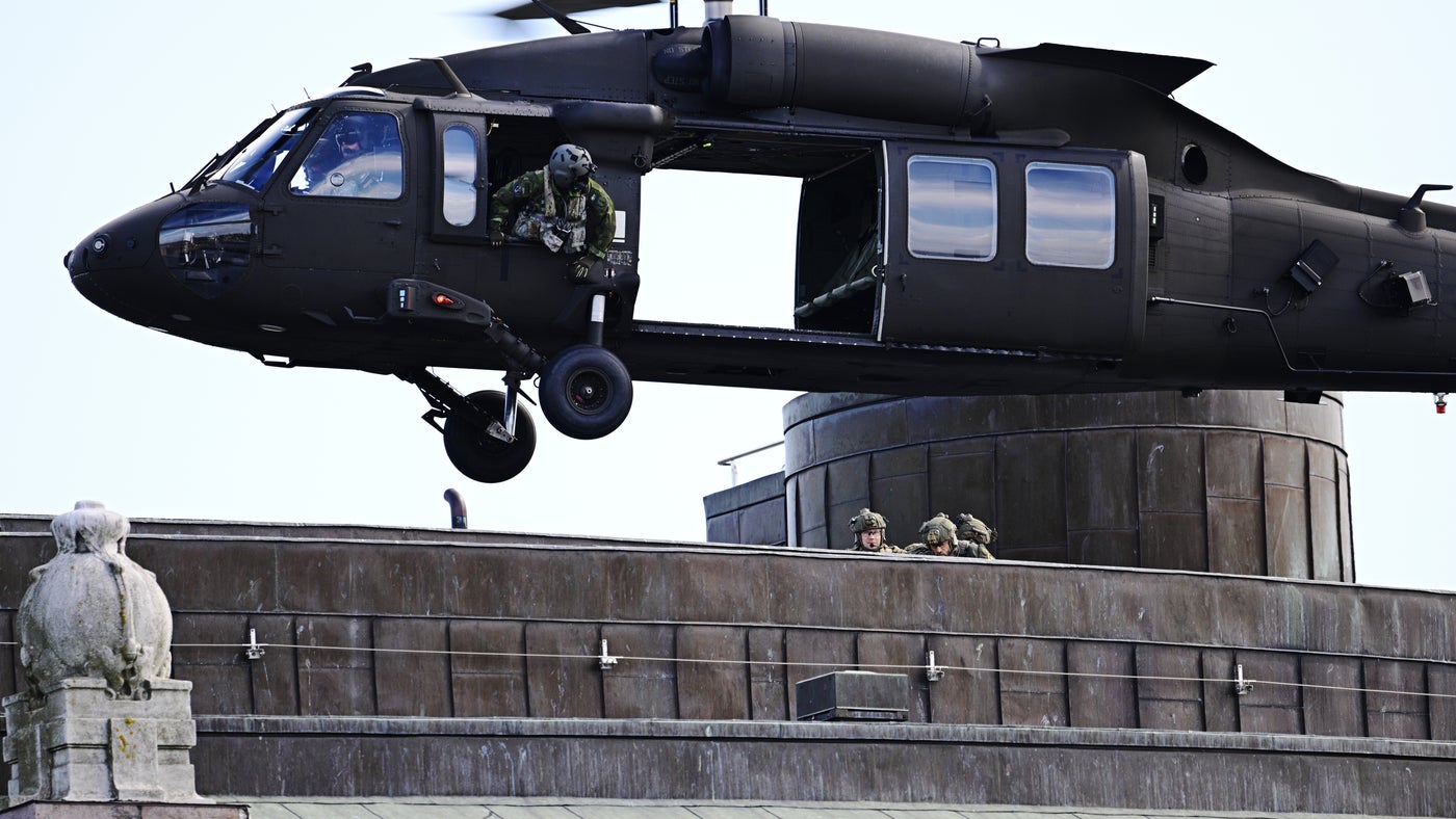 Statsminister Annica Gren evakuerad - befinner sig på hemlig ort